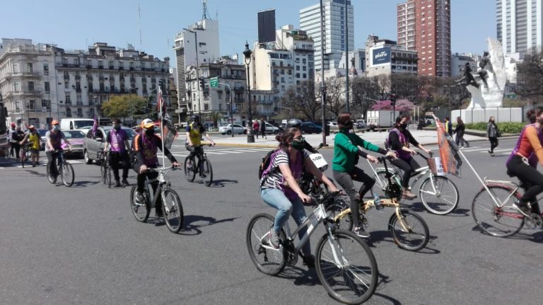 Paro, caravana y convocatoria a paritarias para docentes universitarios